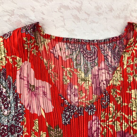 F•C Oriental Floral Sleeveless Pleated Blouse One Size Fits Most - Picture 4 of 10